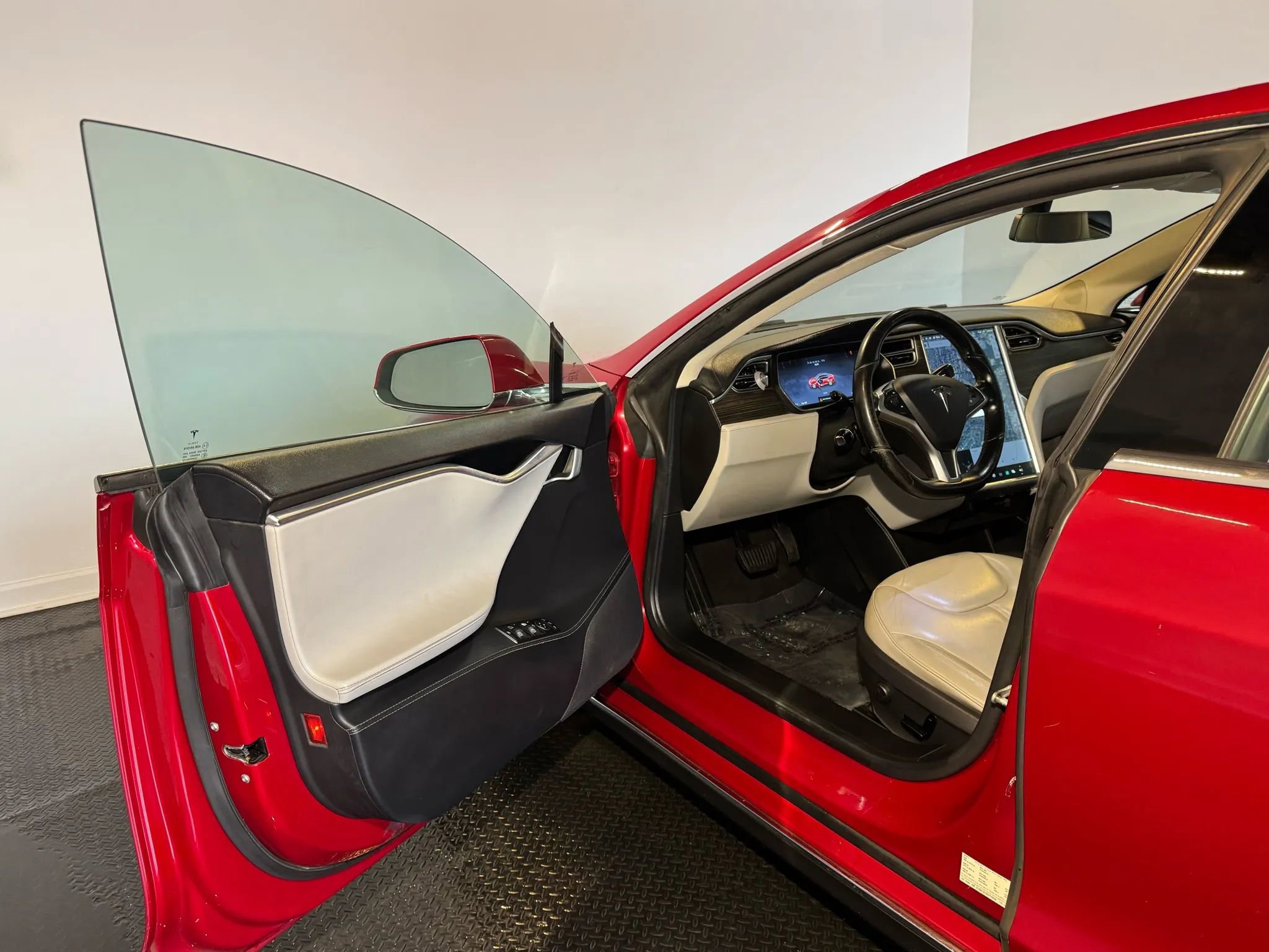 Used 2014 Tesla Model S RWD image 8