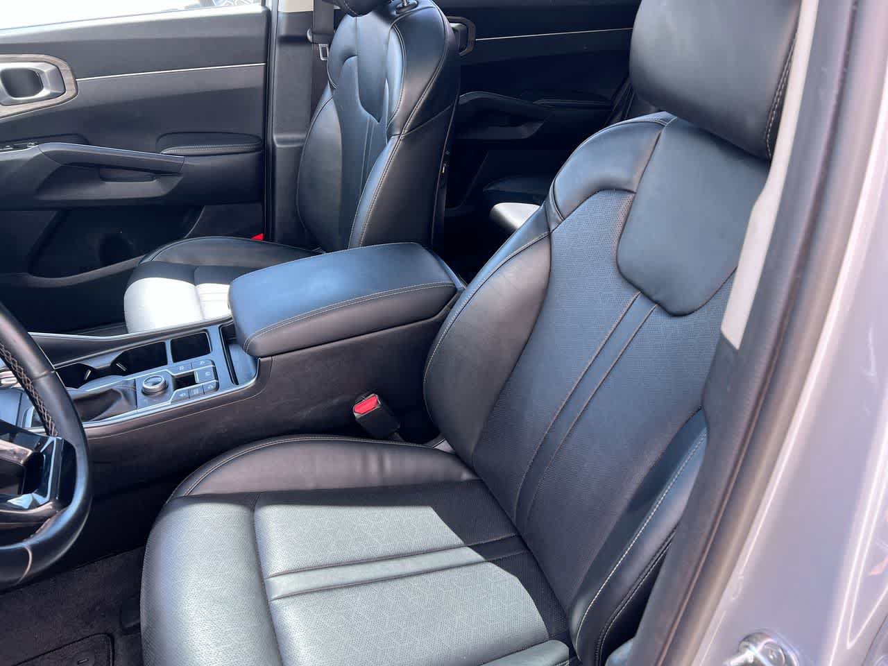 Certified 2025 Kia Soul LX w/ LX Technology Package FWD image 11