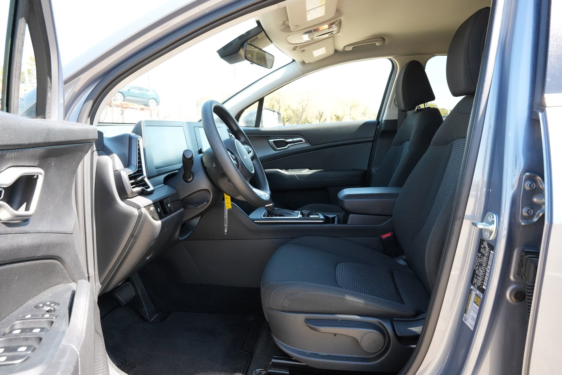 Used 2025 Kia Sportage LX image 17