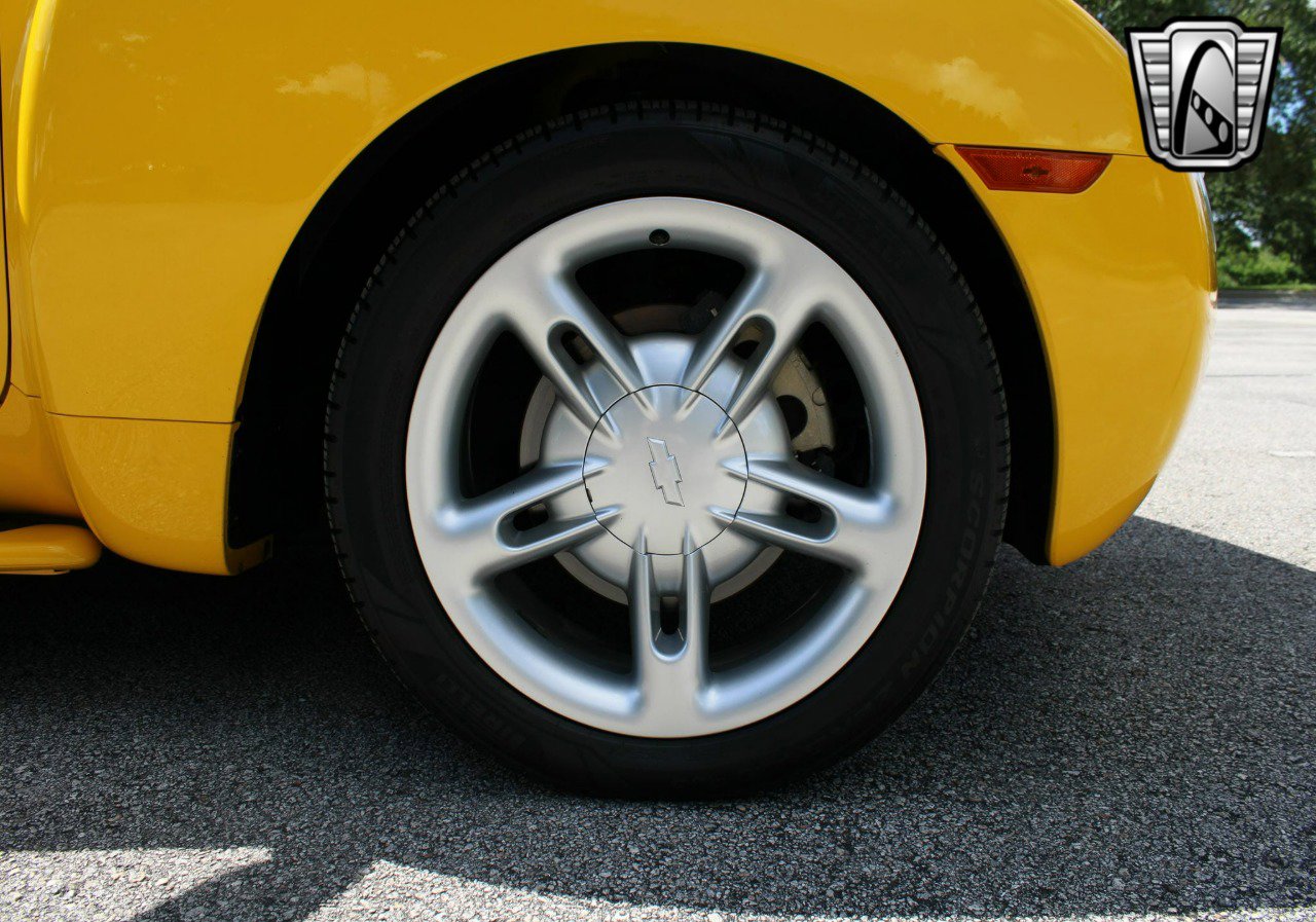 Used 2005 Chevrolet SSR w/ Preferred Equipment Group image 16