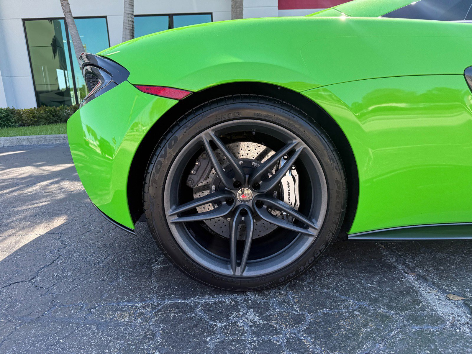 Used 2018 McLaren 570S Spider image 25
