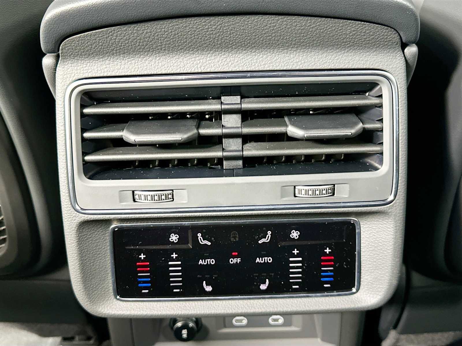 New 2025 Audi Q7 3.0T Prestige image 24