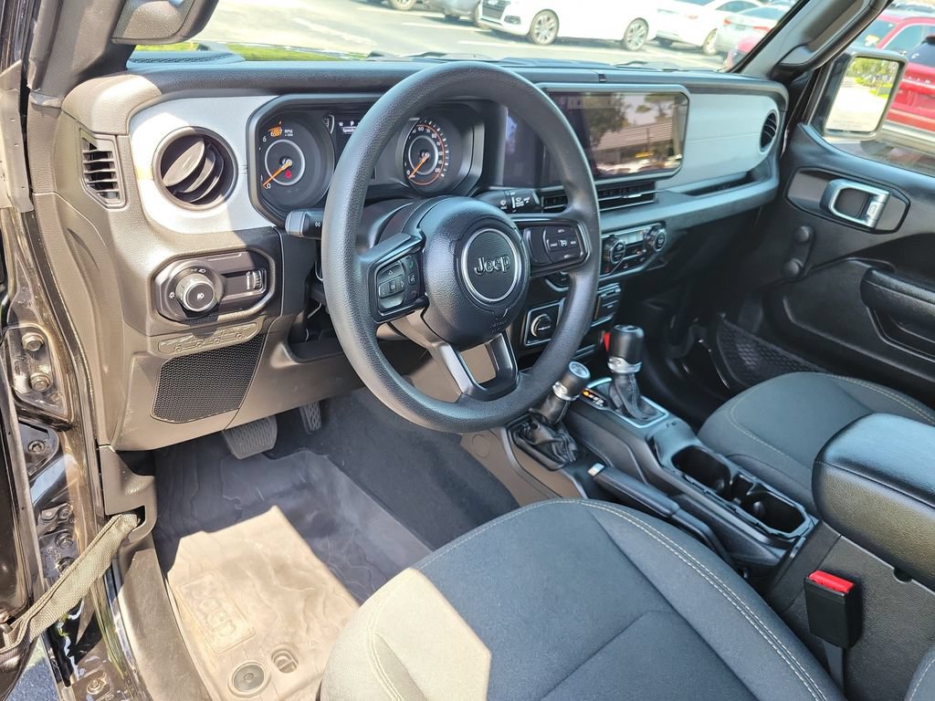 Used 2024 Jeep Wrangler Unlimited Sport AWD/4WD image 18