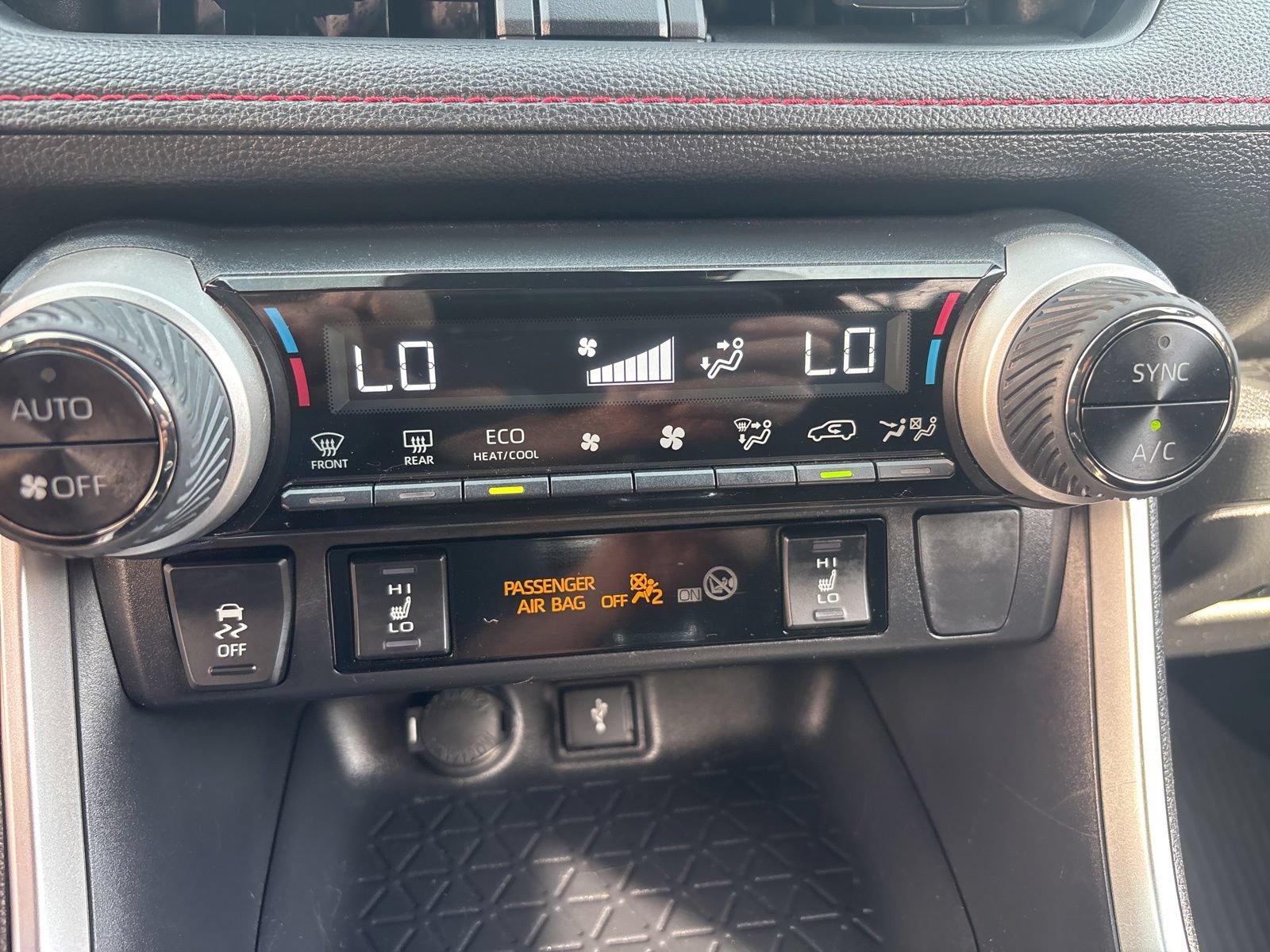 Used 2022 Toyota RAV4 SE AWD/4WD image 25