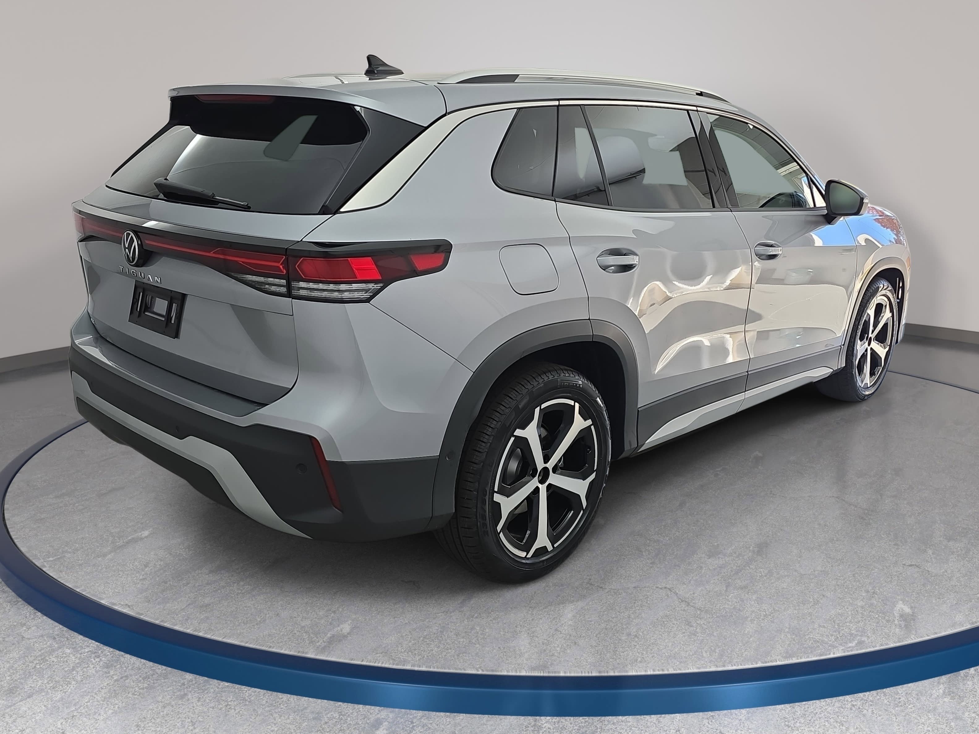 New 2026 Volkswagen Tiguan SE FWD image 5