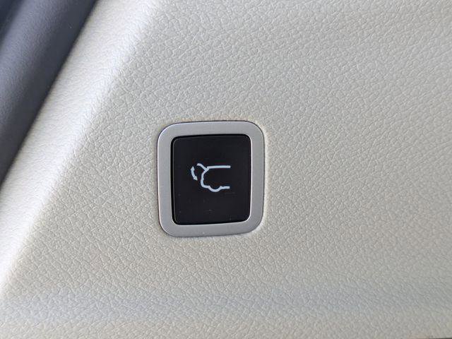 Certified 2021 Chrysler Voyager Lxi FWD image 14