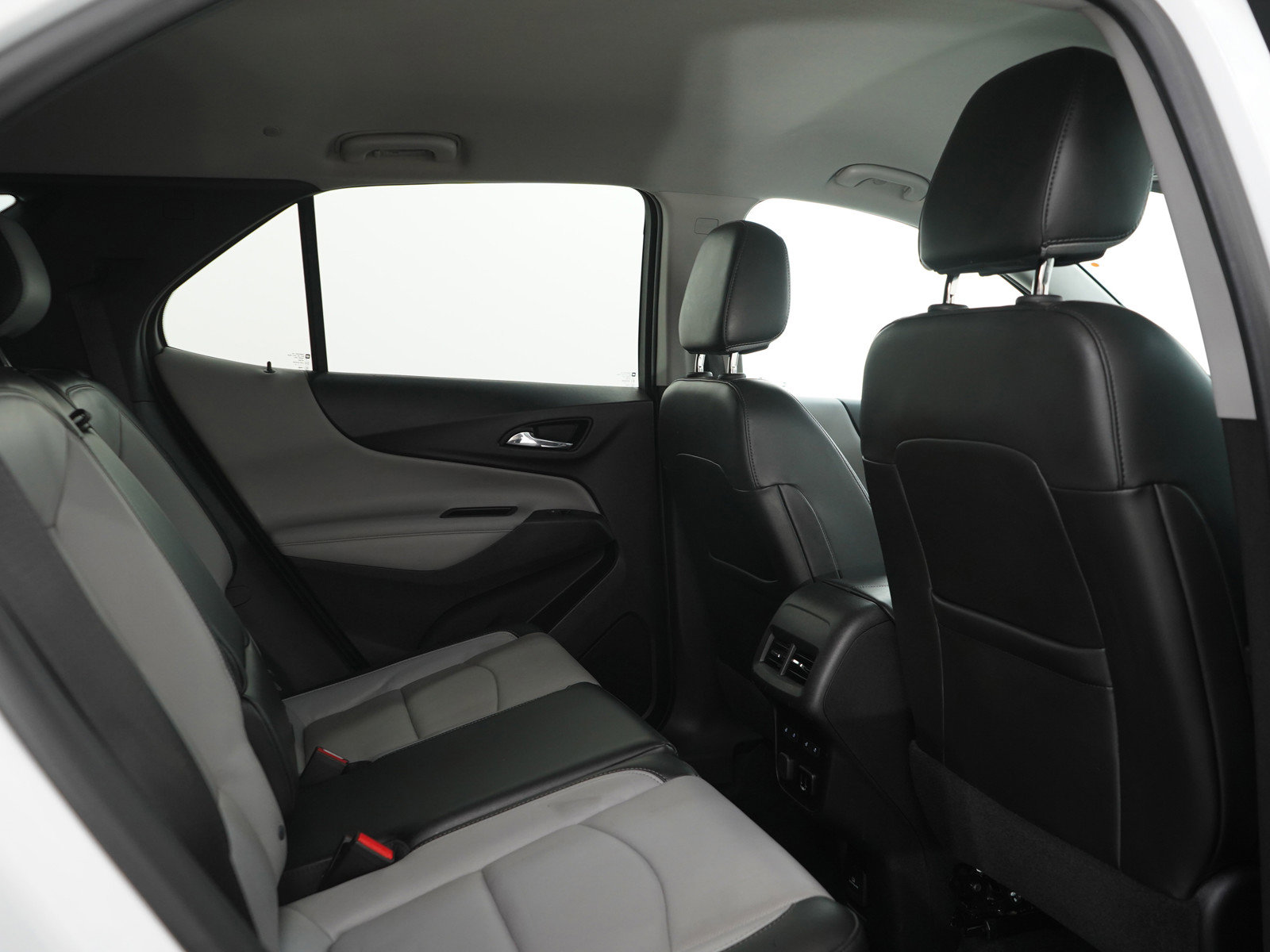 Used 2018 Chevrolet Equinox Premier w/ Infotainment II Package AWD/4WD image 13