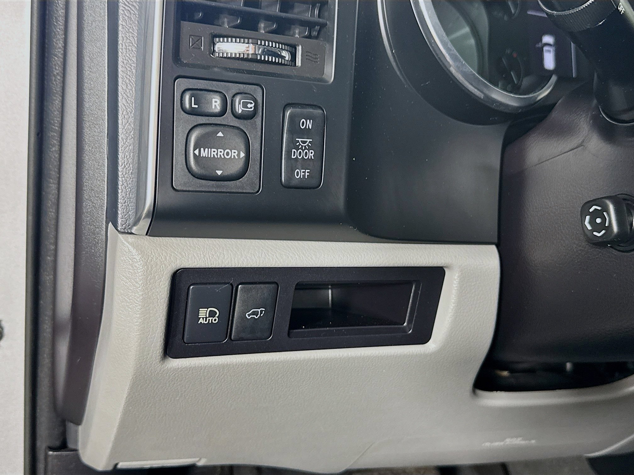 Certified 2019 Toyota Sequoia Limited w/ Safety & Convenience Package AWD/4WD image 11
