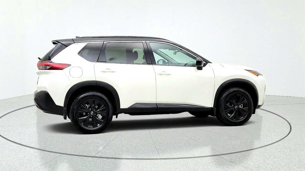 Used 2023 Nissan Rogue SV w/ SV Premium B Package FWD image 4