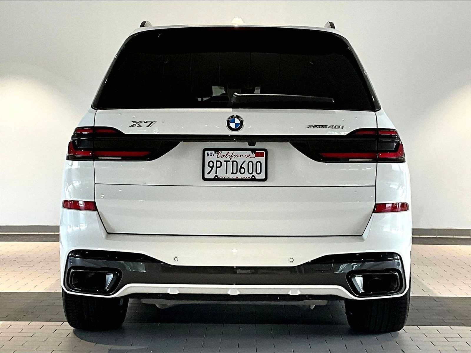 Used 2025 BMW X7 xDrive40i w/ M Sport Package AWD/4WD image 9
