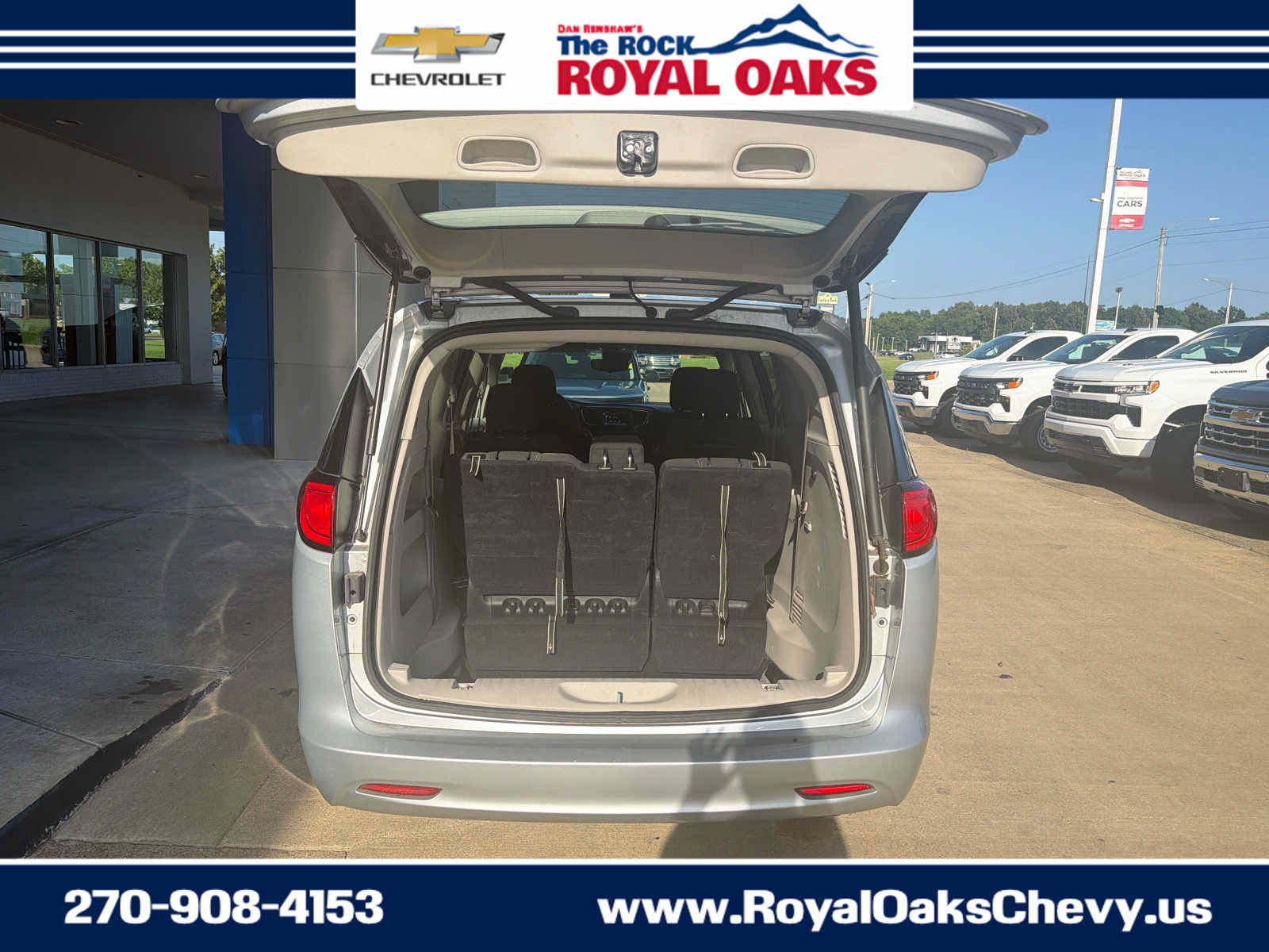 Used 2023 Chrysler Voyager LX FWD image 6