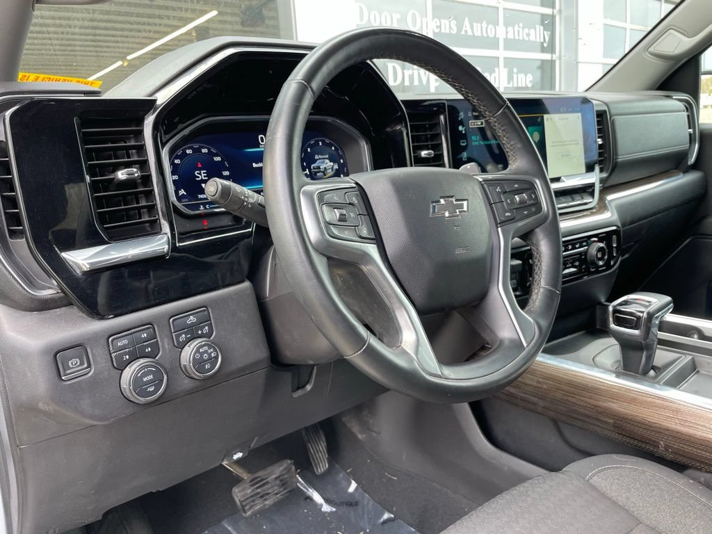 Used 2024 Chevrolet Silverado 1500 LT Trail Boss w/ Protection Package AWD/4WD image 9