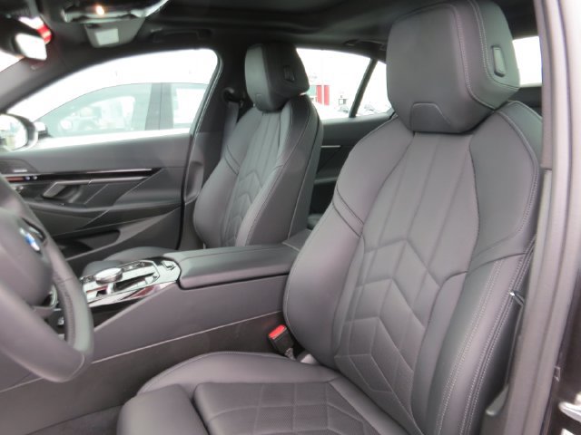 Used 2024 BMW 530i xDrive w/ Premium Package AWD/4WD image 12