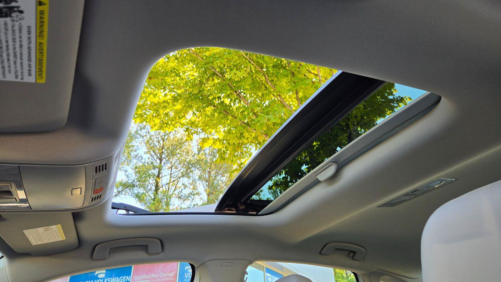 Certified 2025 Volkswagen Jetta SE w/ Sunroof Package FWD image 47