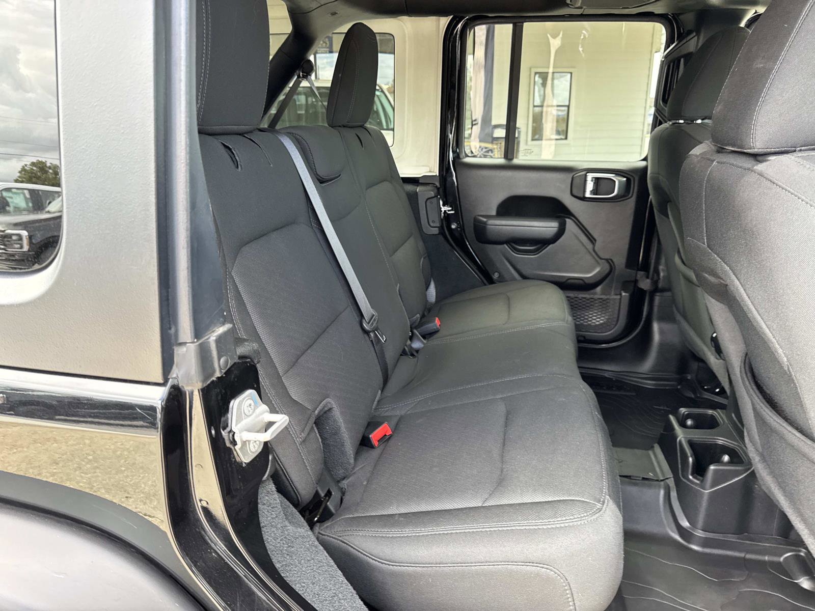 Used 2022 Jeep Wrangler Unlimited Sport image 9