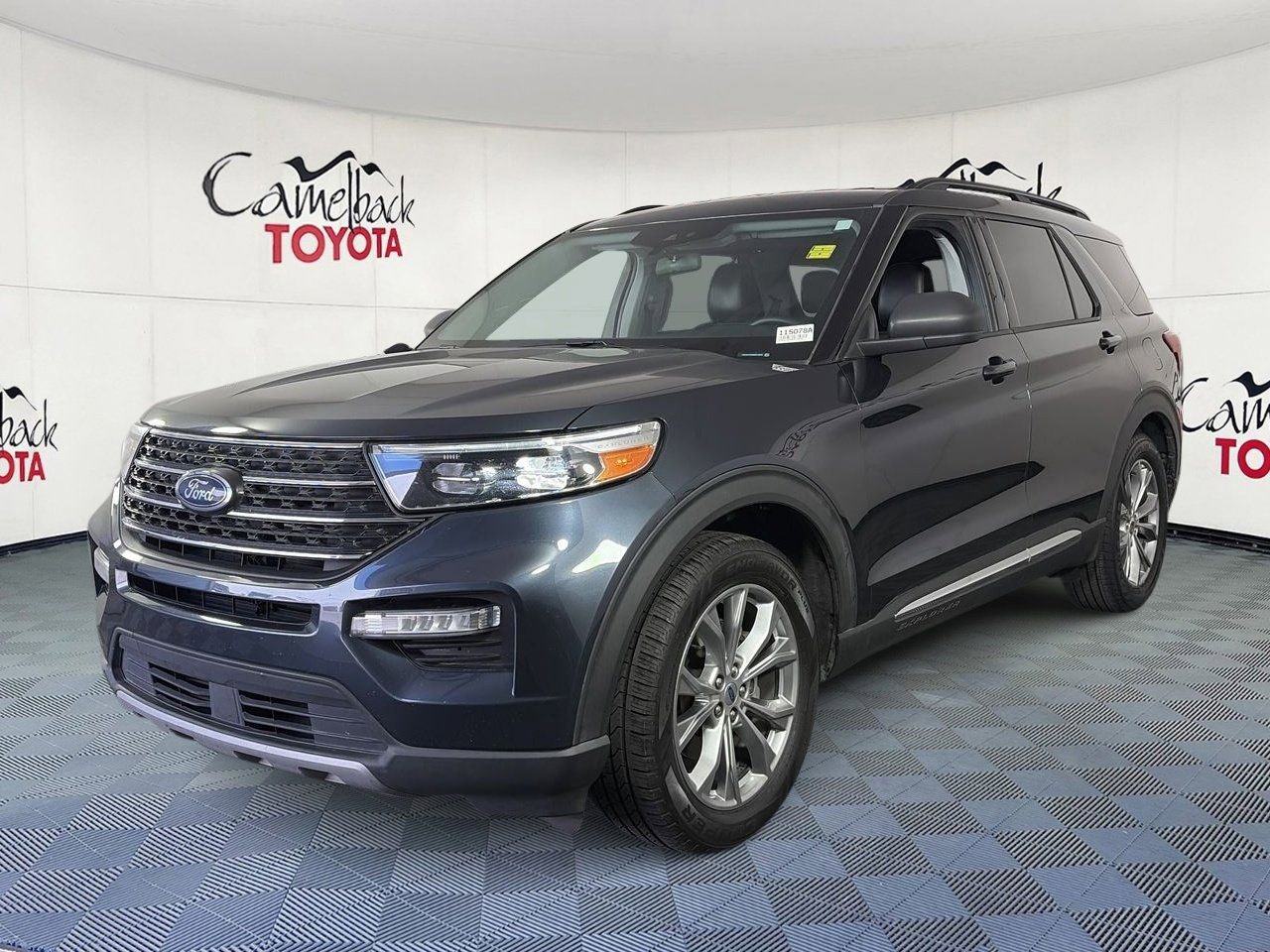 Used 2022 Ford Explorer XLT w/ Equipment Group 202A RWD image 4