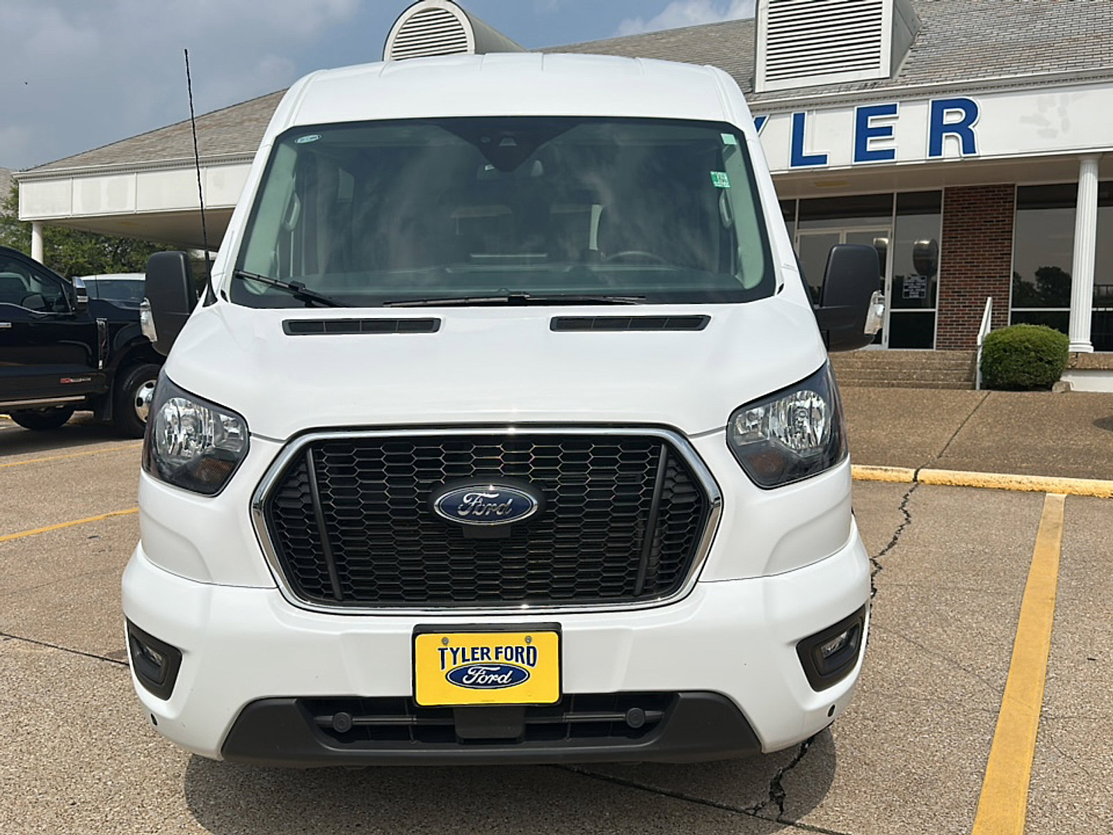 Used 2025 Ford Transit 350 XLT RWD image 2