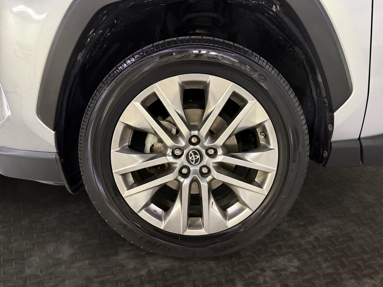 Used 2019 Toyota RAV4 Limited w/ Cold Weather Package FWD image 21
