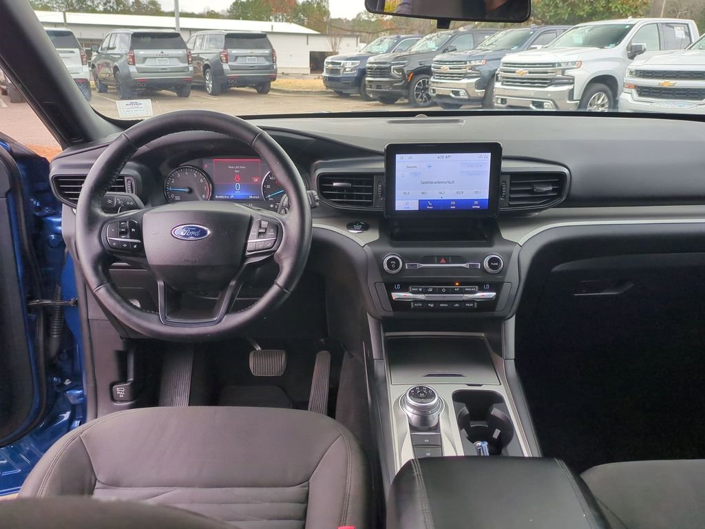 Used 2020 Ford Explorer XLT image 28