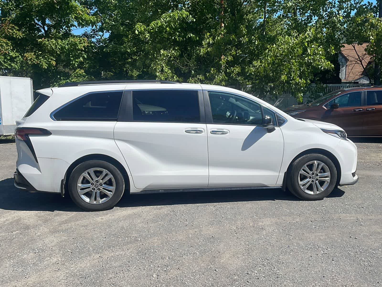 Used 2023 Toyota Sienna XSE w/ XSE Plus Package AWD/4WD image 11