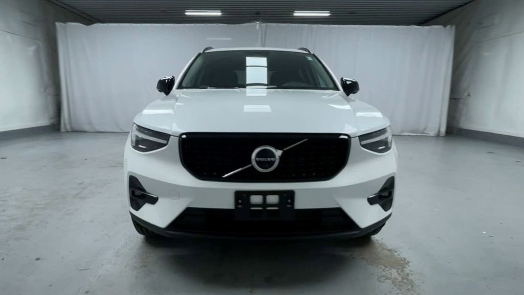 New 2026 Volvo XC40 B5 Plus w/ Protection Package Premier image 18