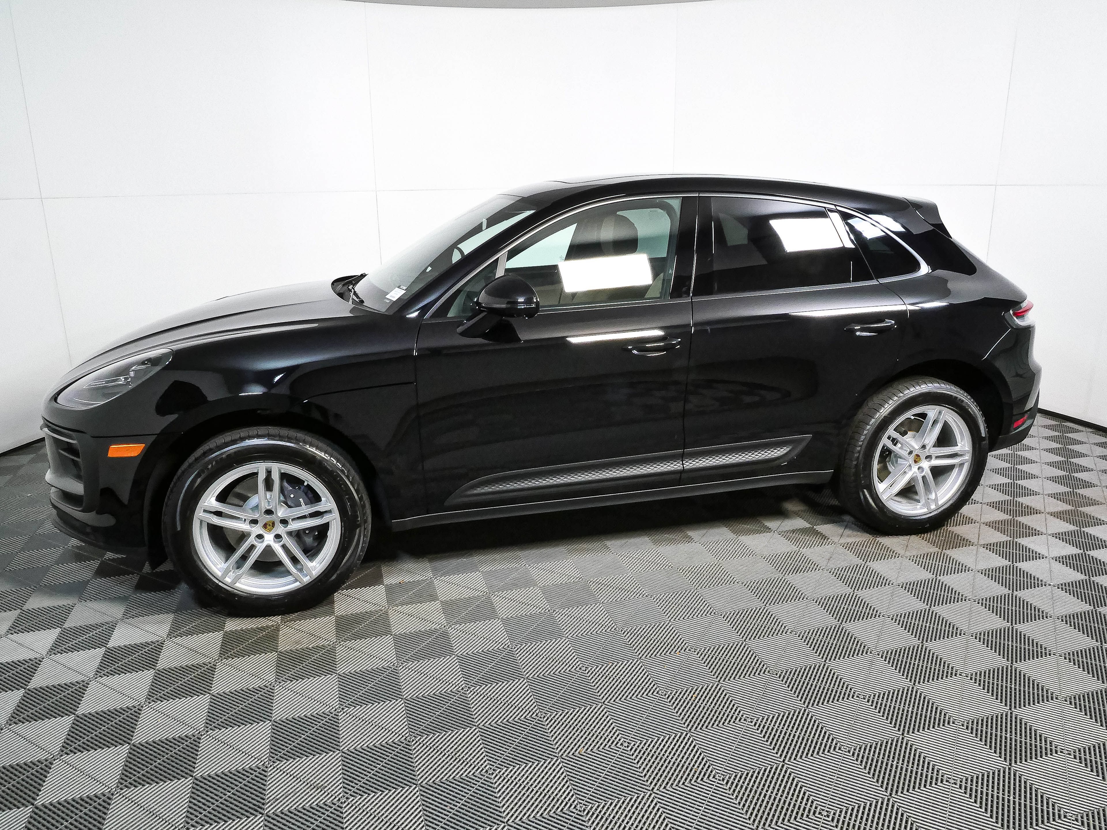 New 2026 Porsche Macan AWD/4WD image 2