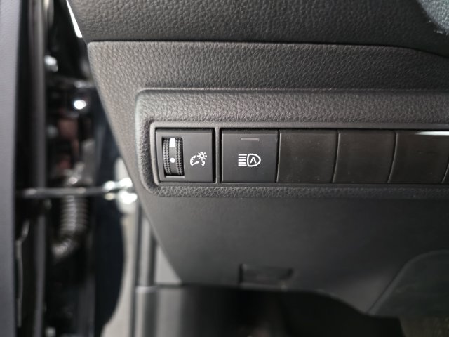 Certified 2025 Toyota Corolla LE FWD image 21