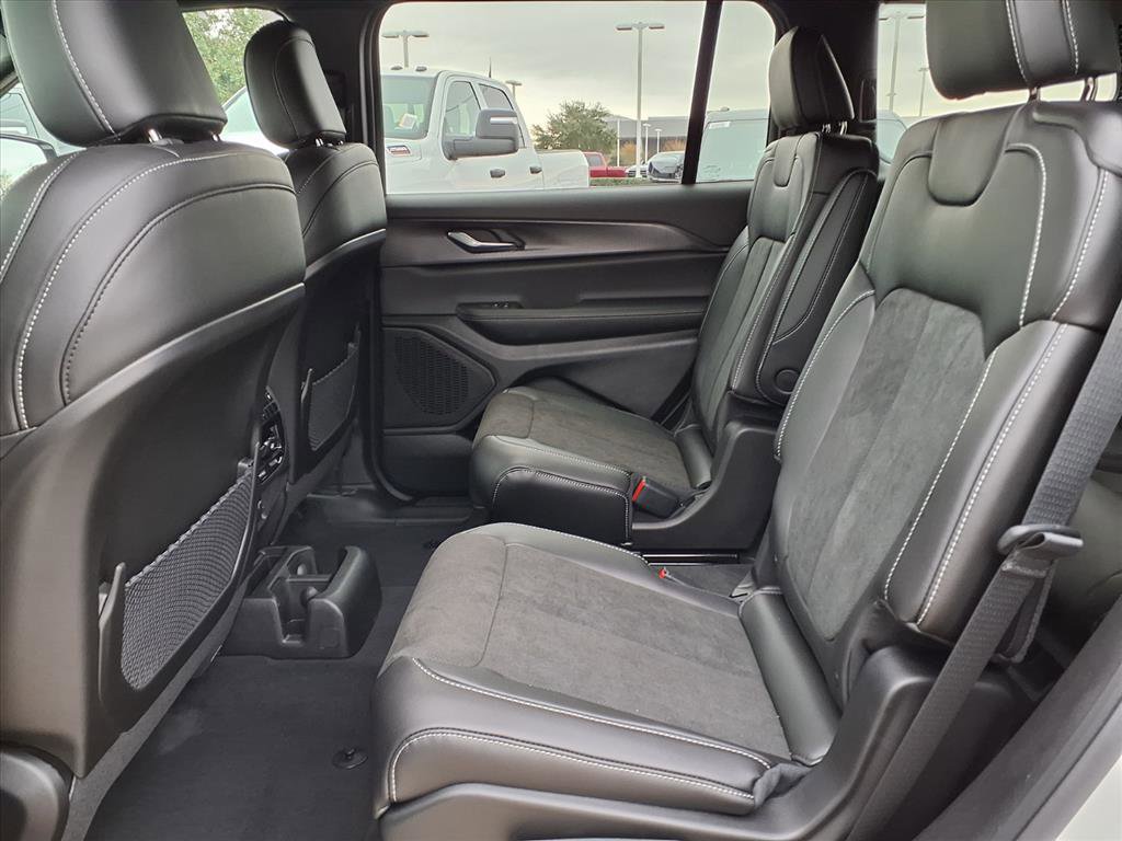 New 2025 Jeep Grand Cherokee L Altitude image 9