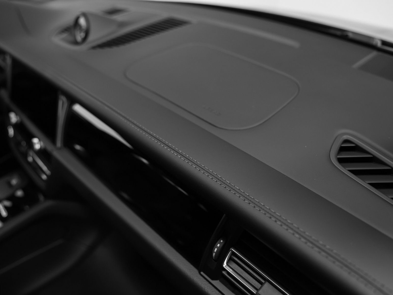 Certified 2026 Porsche Macan image 26