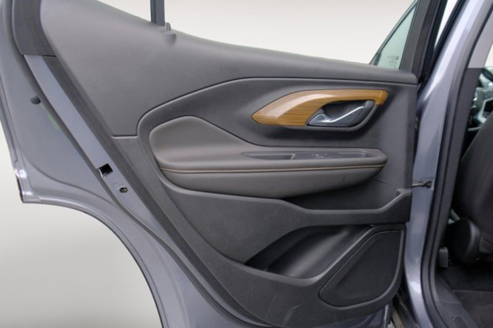 Used 2020 GMC Terrain SLE w/ Driver Convenience Package image 13