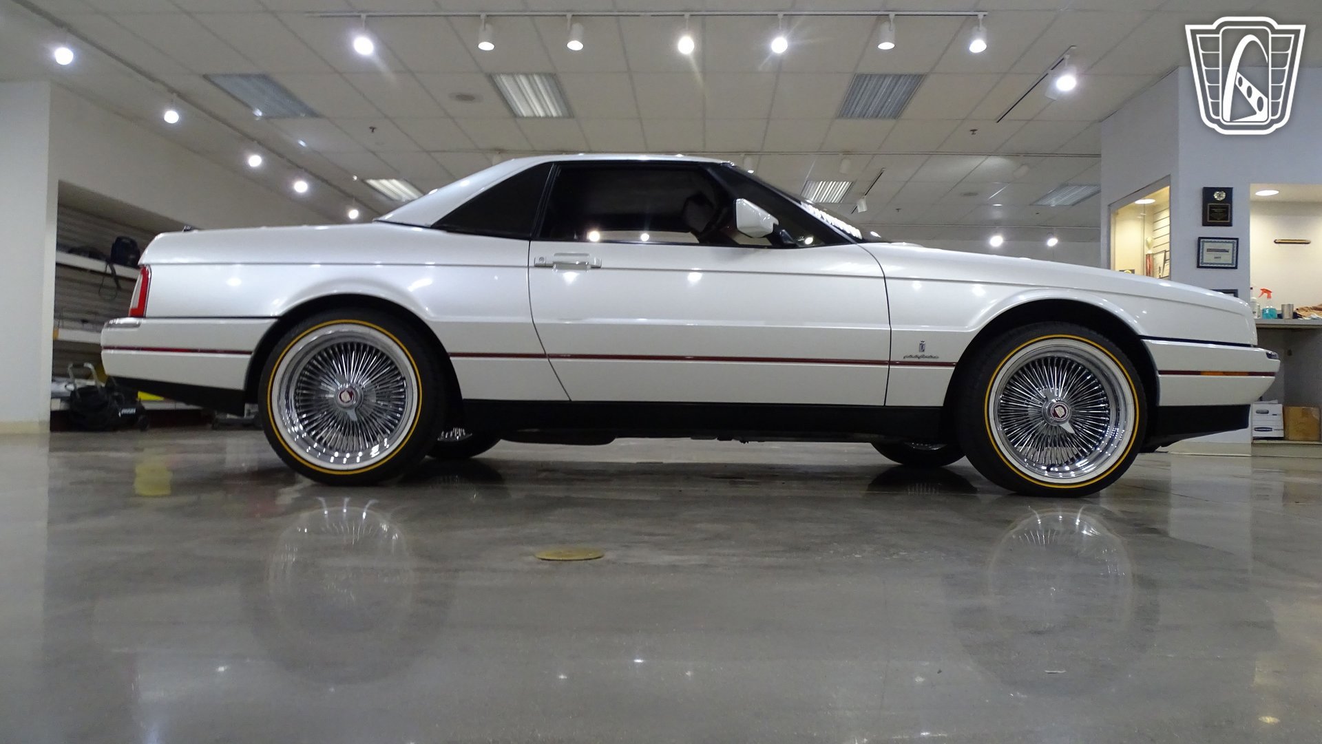 Used 1991 Cadillac Allante FWD image 19