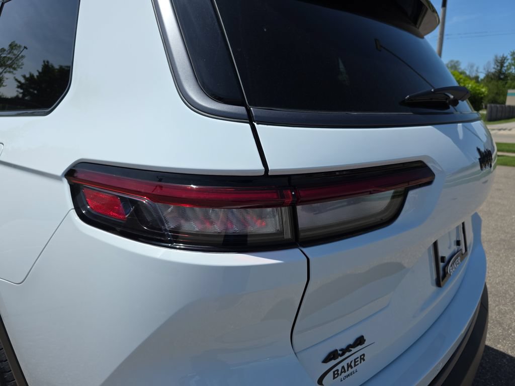 New 2026 Jeep Grand Cherokee L Limited w/ Limited Altitude Package AWD/4WD image 38