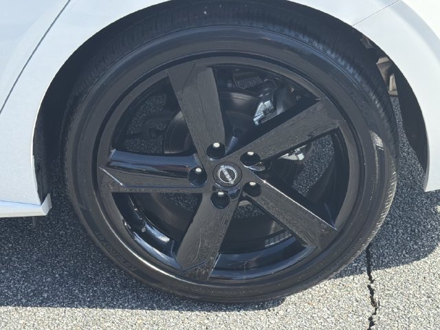 Certified 2025 Nissan Sentra SR FWD image 21