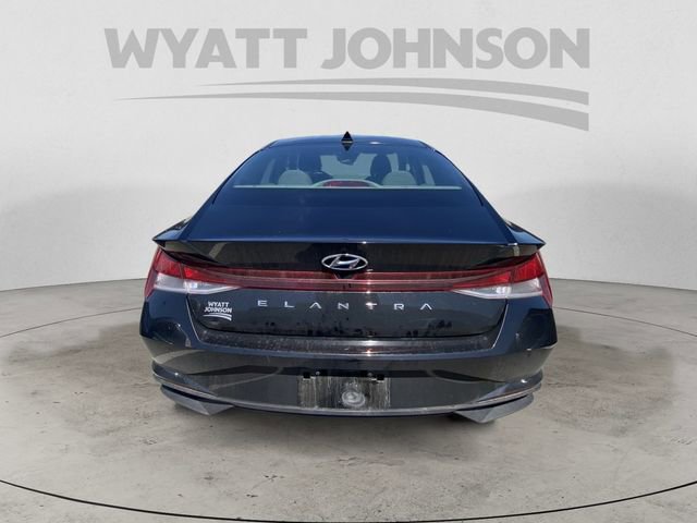 Used 2023 Hyundai Elantra SE FWD image 8