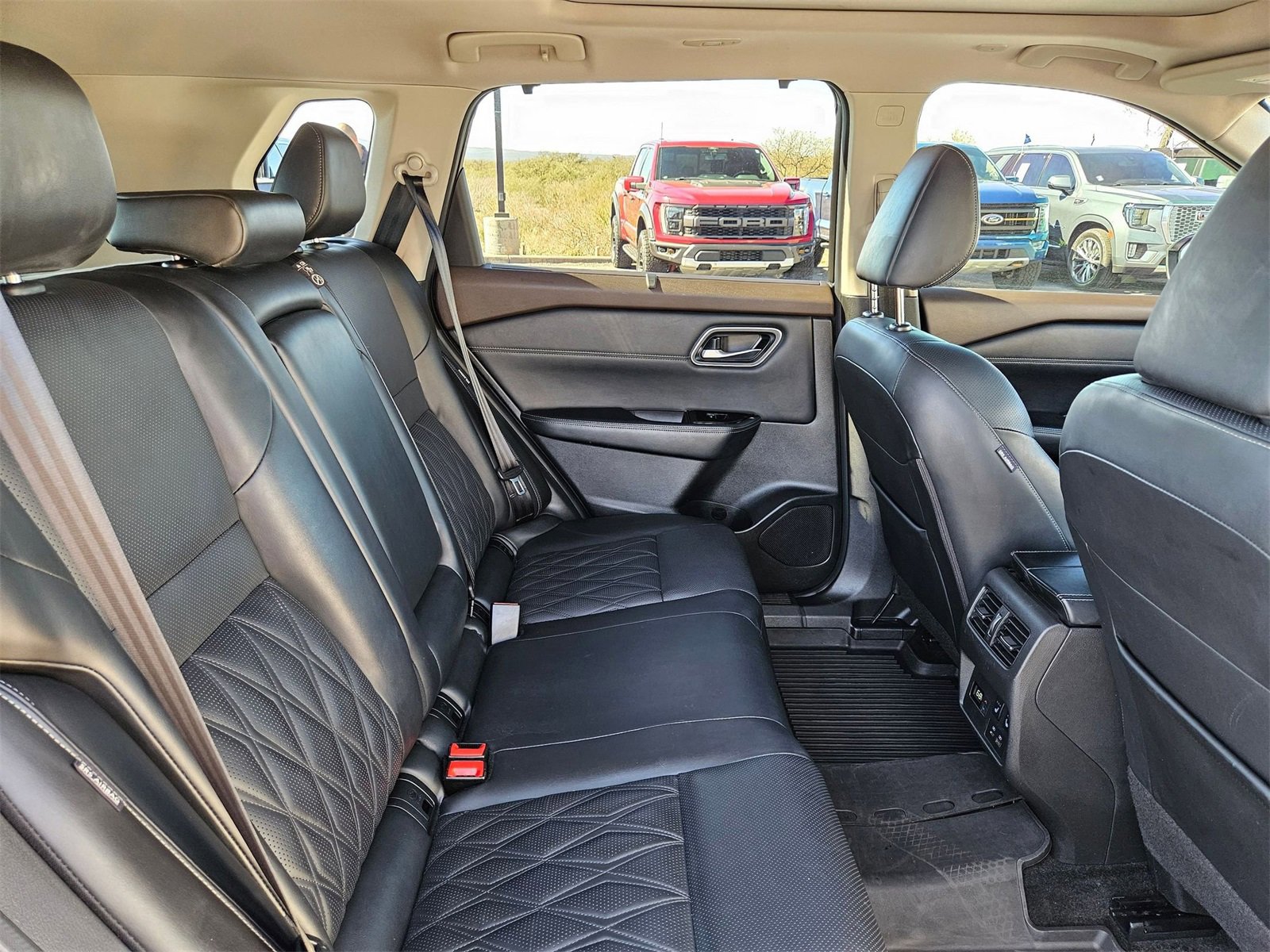 Used 2023 Nissan Rogue Platinum w/ Platinum Premium Package image 23