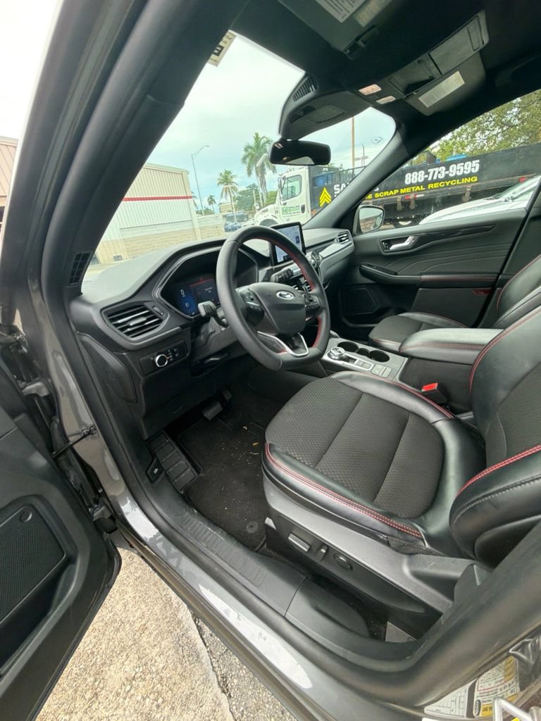Used 2025 Ford Escape ST-Line FWD image 5