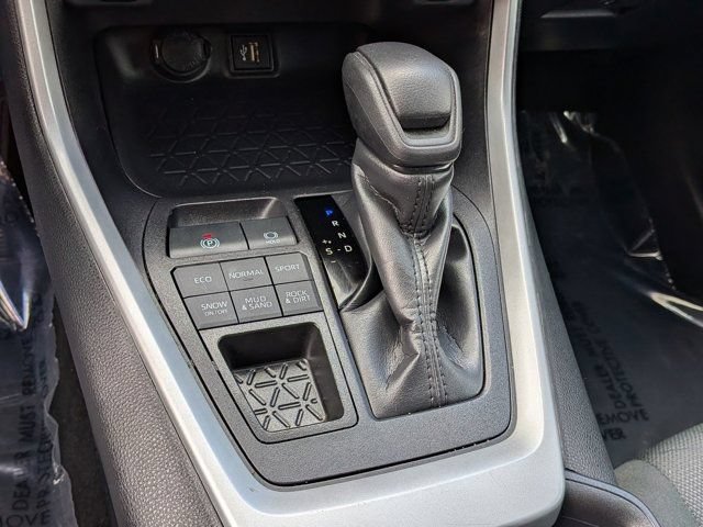 Used 2025 Toyota RAV4 XLE AWD/4WD image 20