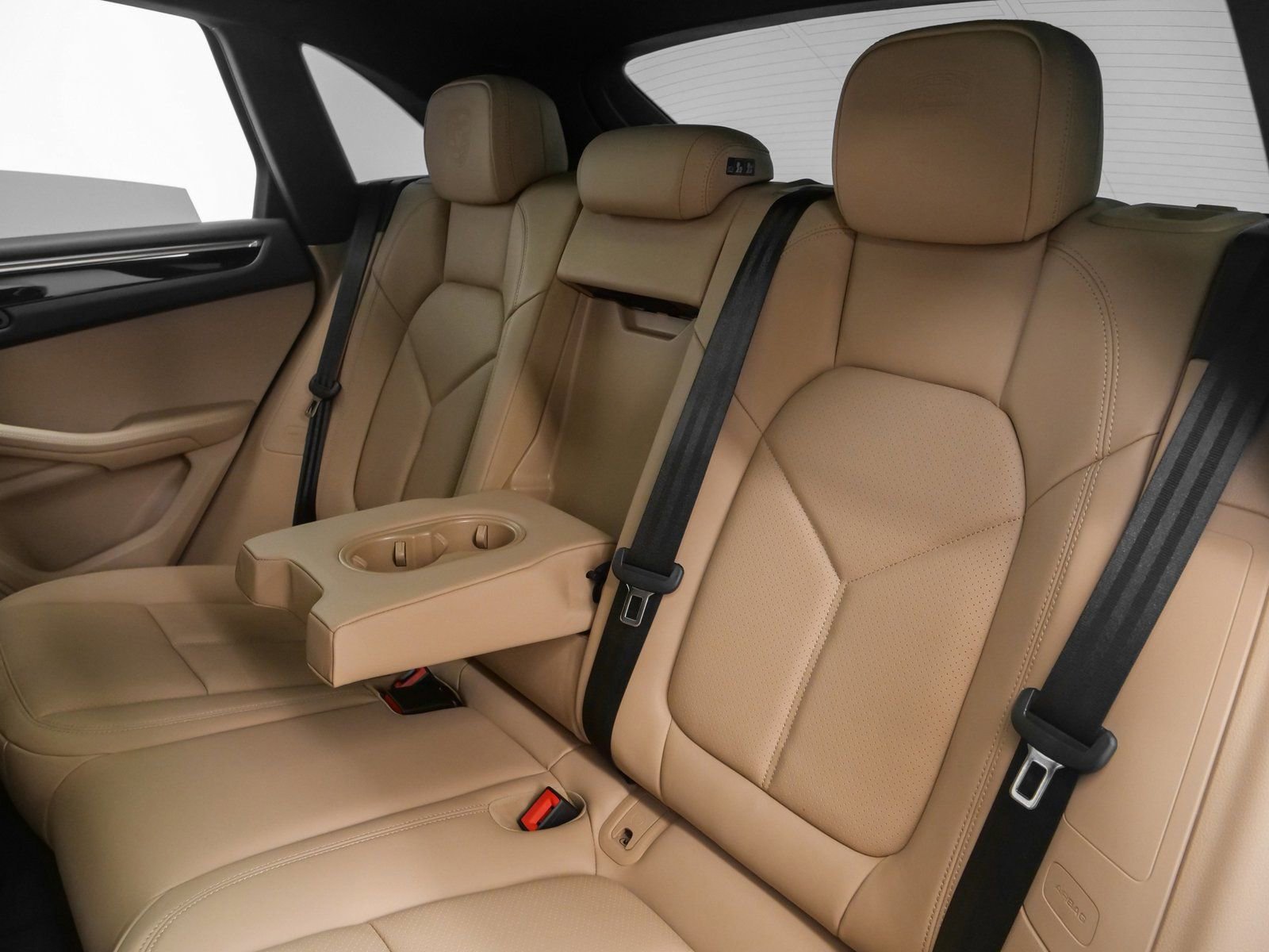 Used 2025 Porsche Macan image 34