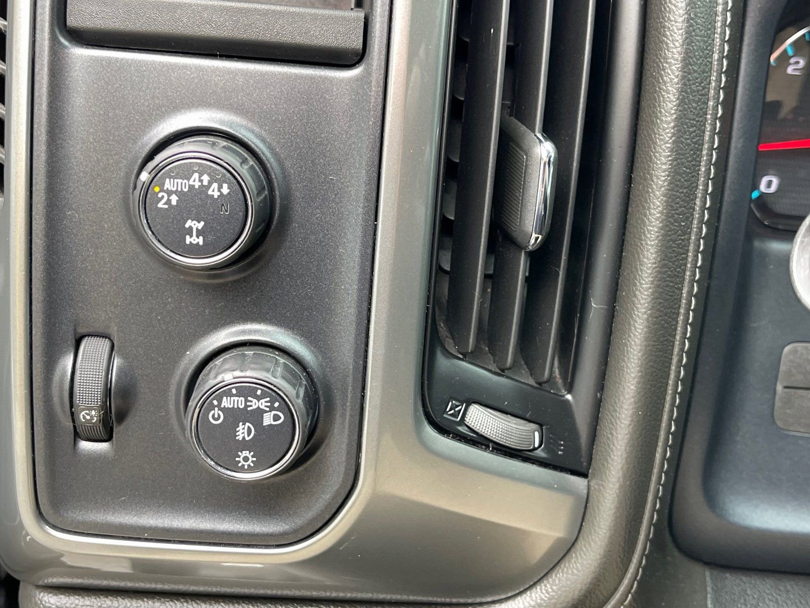 Used 2018 Chevrolet Silverado 1500 LTZ Z71 w/ LTZ Plus Package AWD/4WD image 35