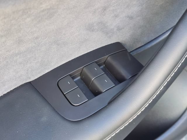 Used 2022 Tesla Model Y Performance AWD/4WD image 25
