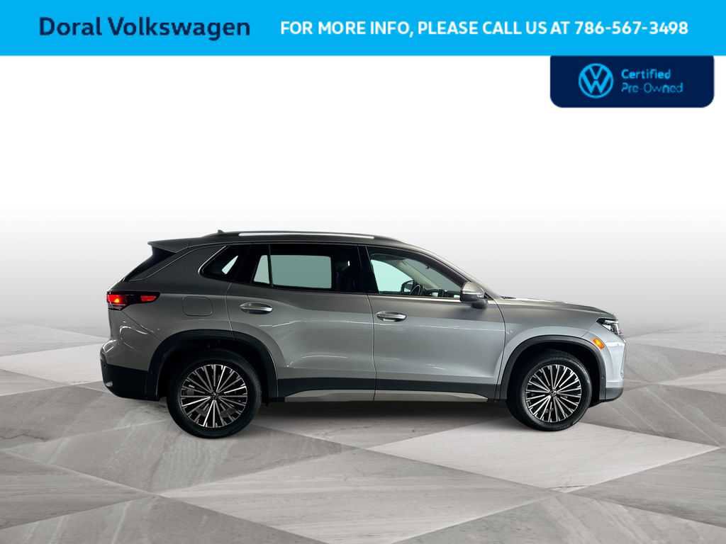 Used 2025 Volkswagen Tiguan S w/ 18" Wheel Package FWD image 9
