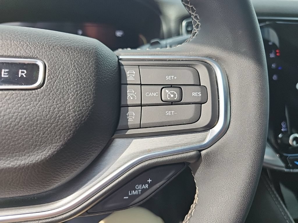 Used 2024 Jeep Wagoneer Series II AWD/4WD image 34