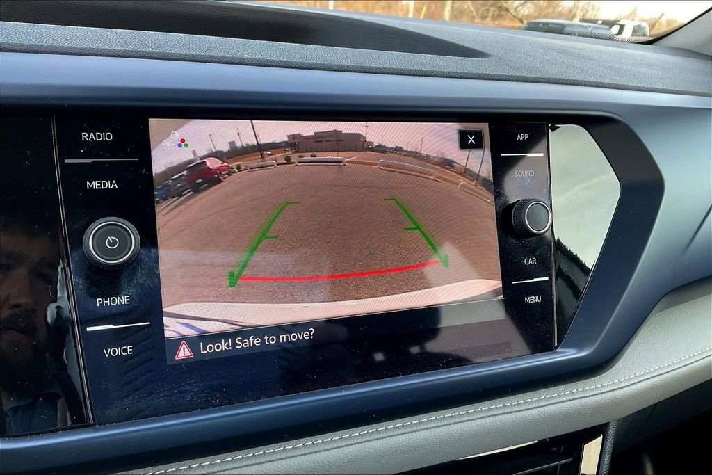 Used 2024 Volkswagen Taos SE image 23