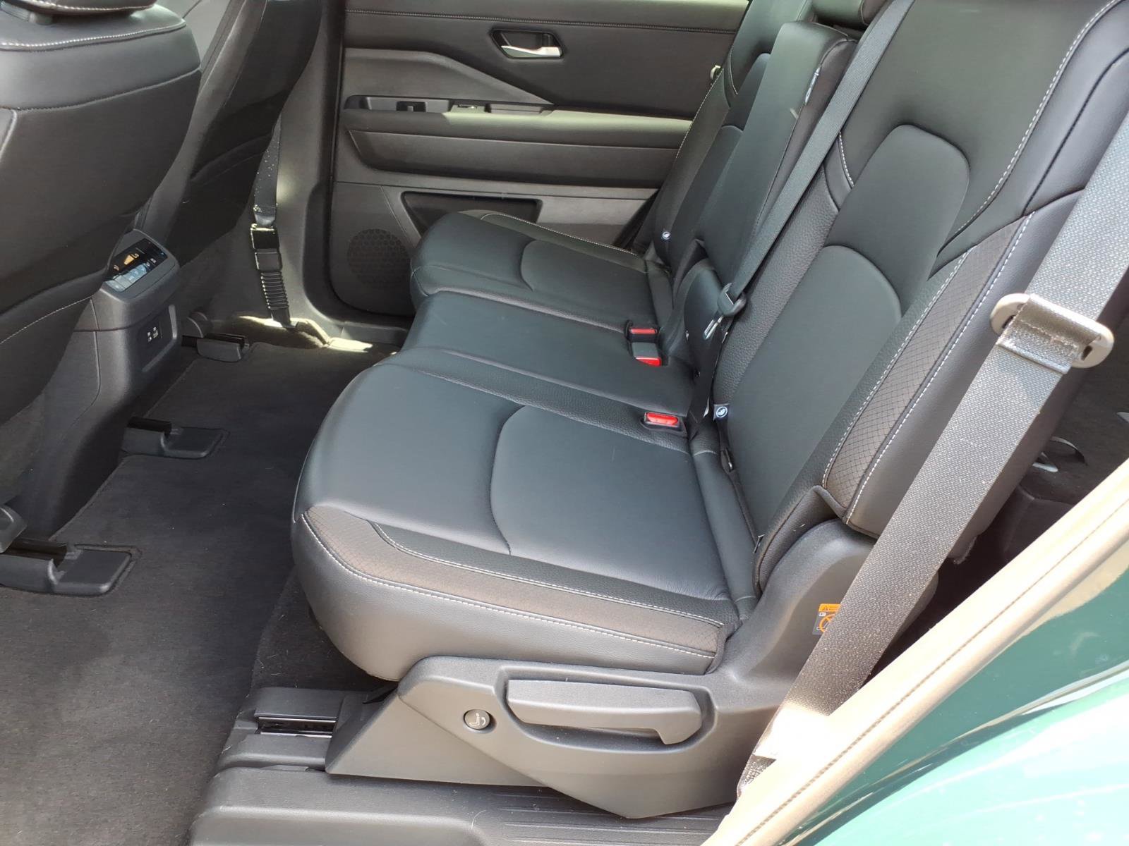 Used 2024 Nissan Pathfinder SL AWD/4WD image 13