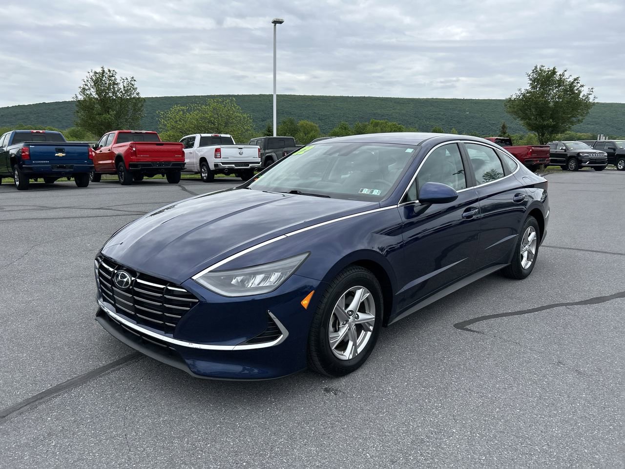 Used 2022 Hyundai Sonata SE w/ Preferred Accessory Package FWD video 3