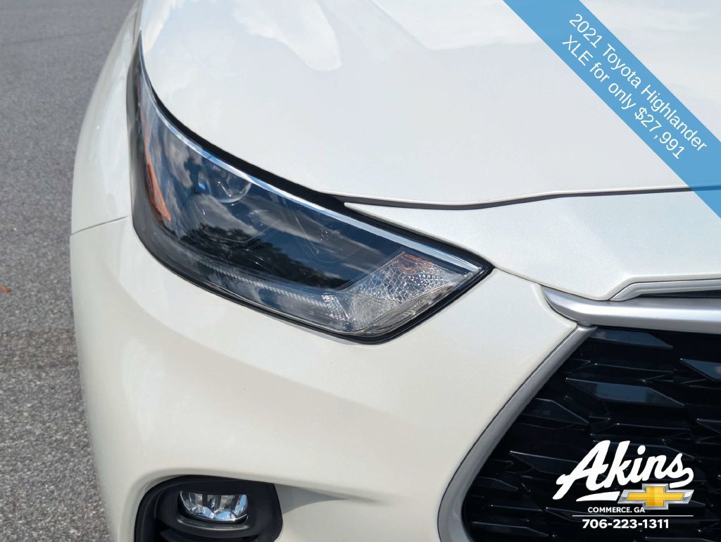 Used 2021 Toyota Highlander XLE FWD image 10