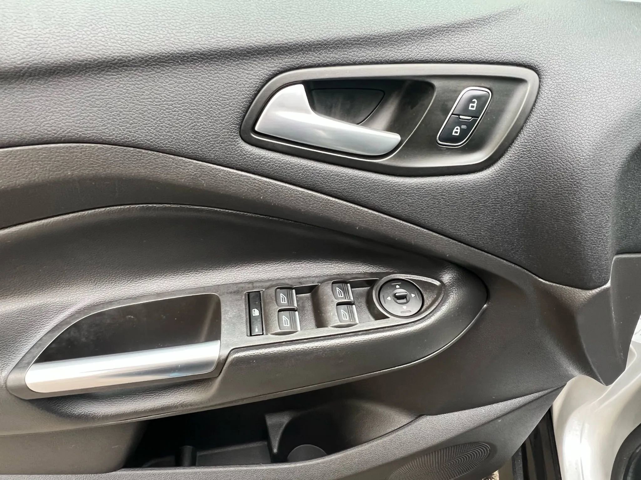 Used 2017 Ford C-MAX SE w/ Equipment Group 202A FWD image 23