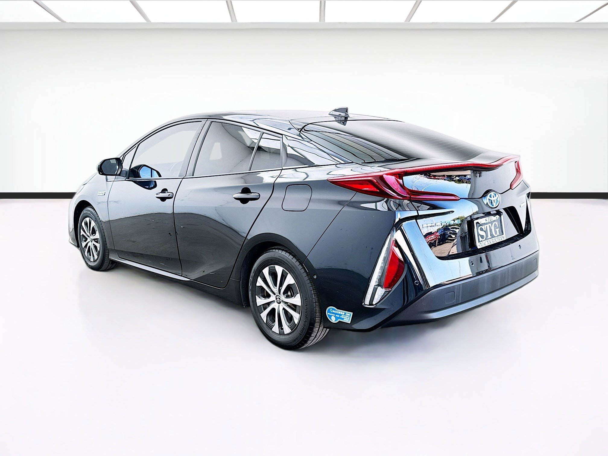 Used 2021 Toyota Prius Prime Limited w/ Carpet Mat Package (TMS) FWD image 6