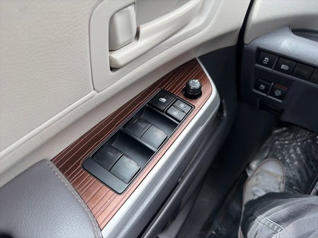 Used 2023 Toyota Sienna LE FWD image 17
