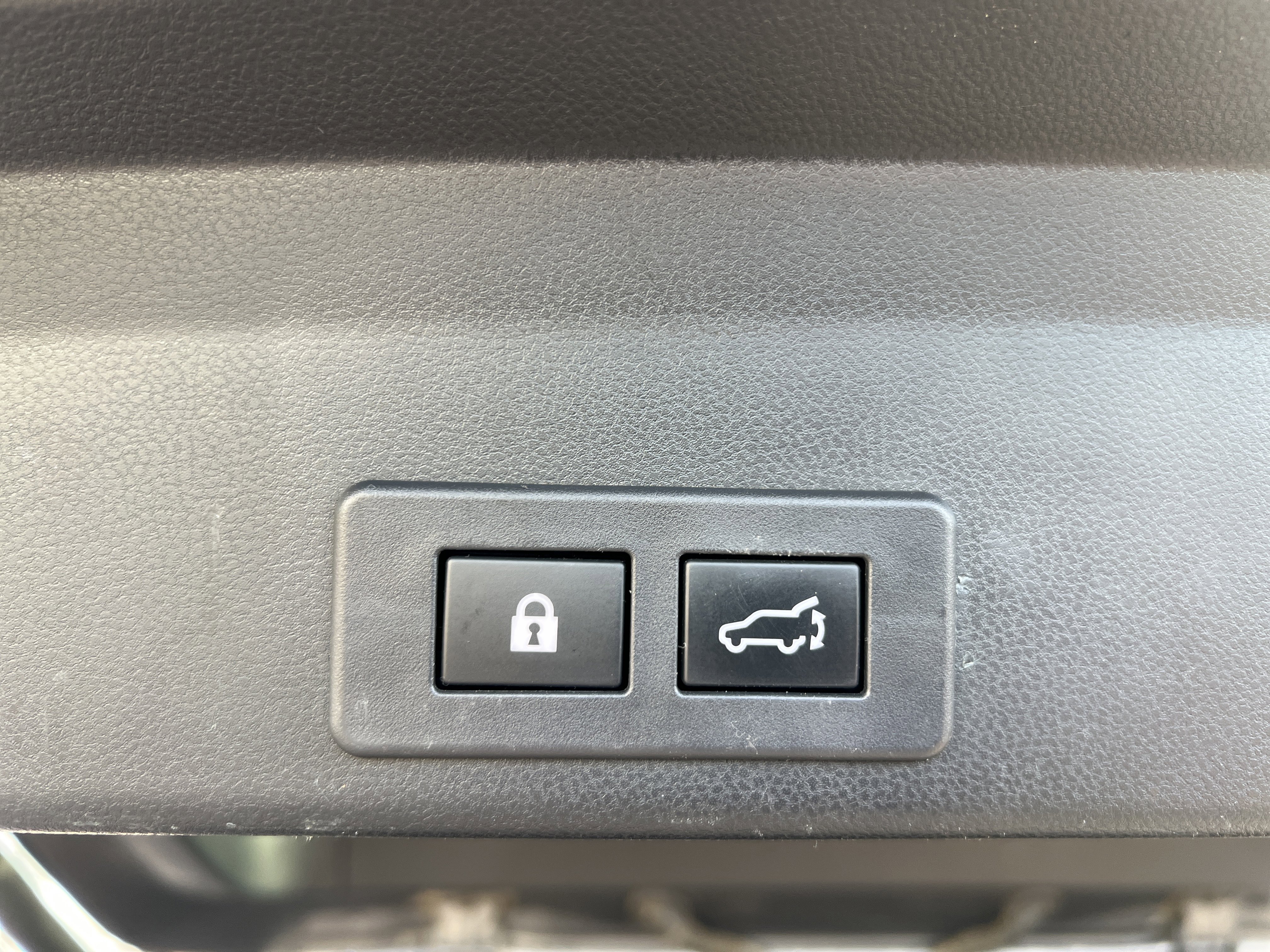 Used 2020 Subaru Ascent Premium w/ Convenience Package image 21